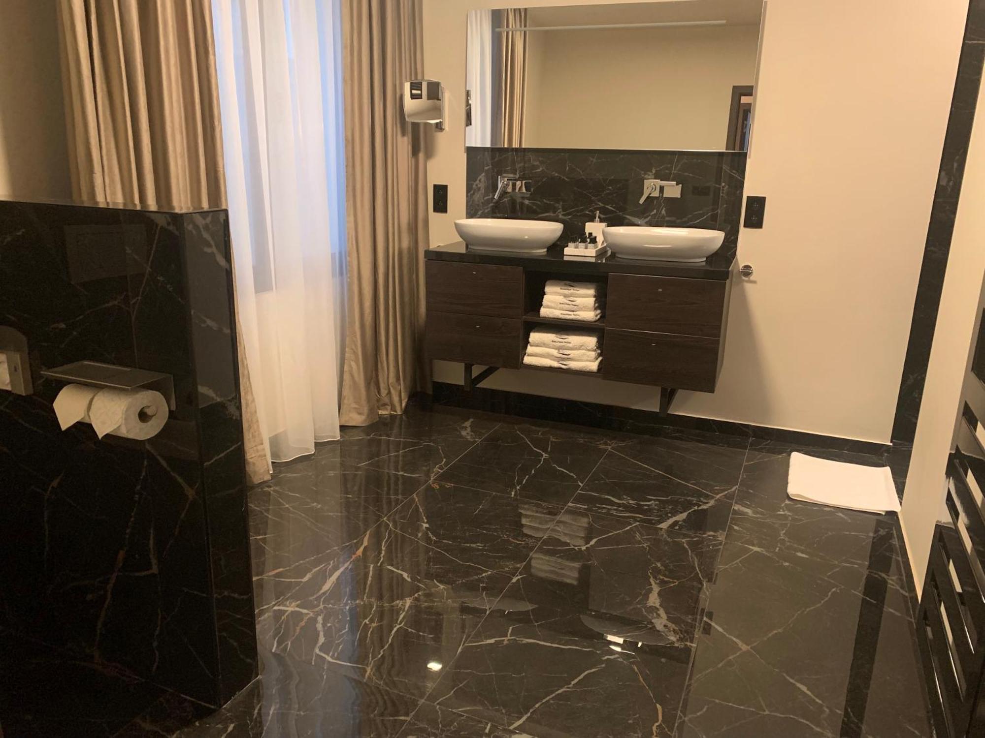 Botanique Suites Airbnb, Antwerpen Eksteriør bilde